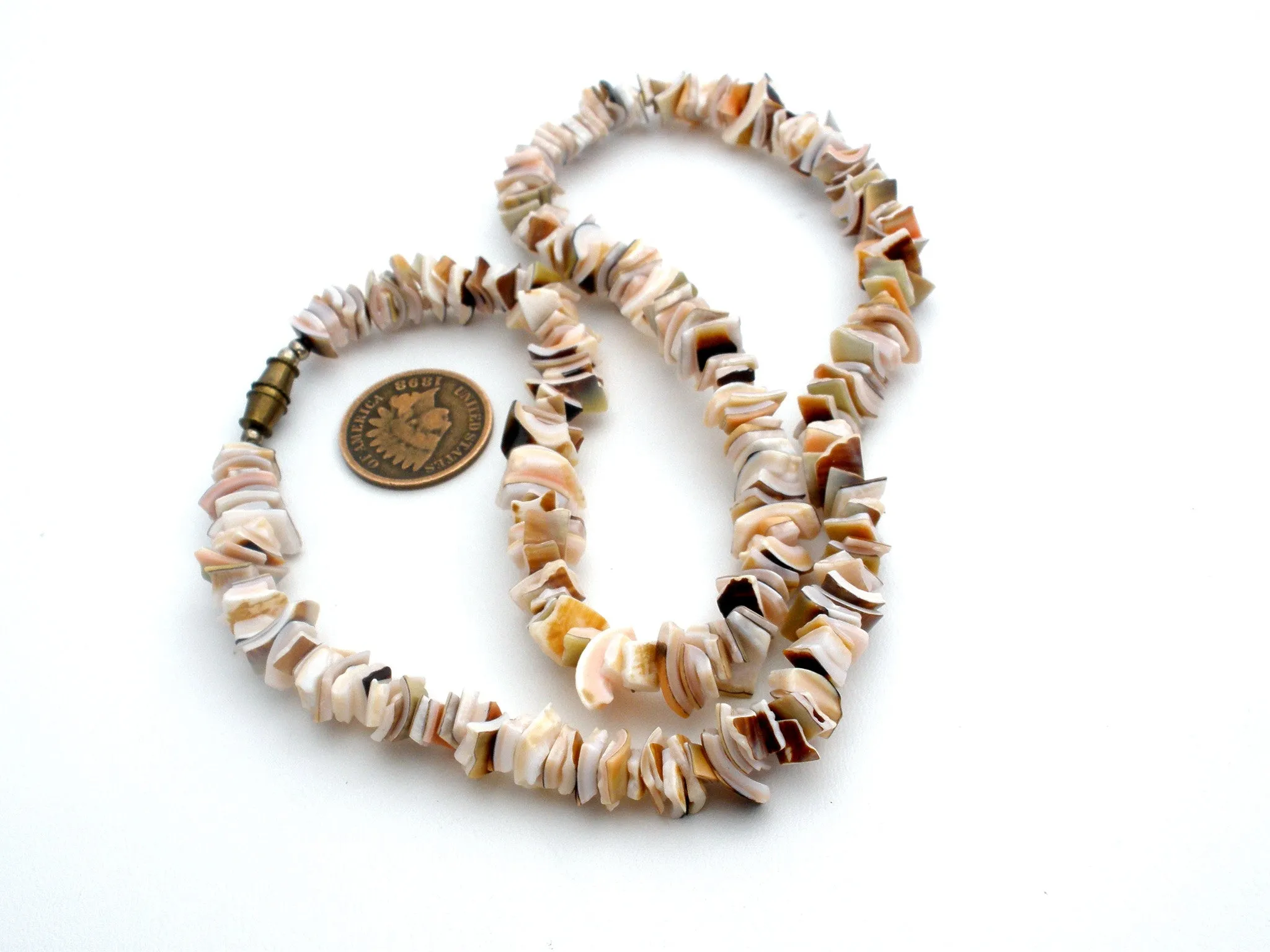 Clam SeaShell Surfer Necklace Vintage